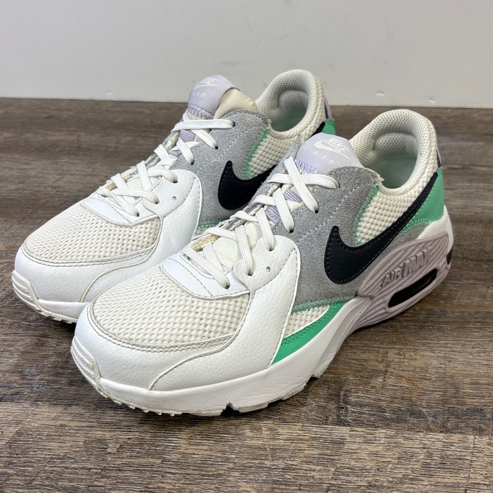 Nike Air Max Excee Sneakers Style
CD5432-113 Size 6 (US) / 36.5 (EU)